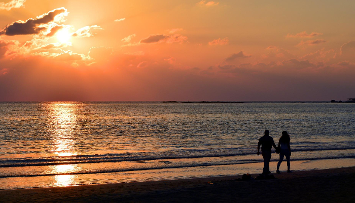 Starkey: Couple by the sea